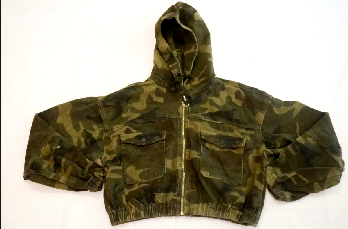 Plus Size Camo Cropped Hoodie
